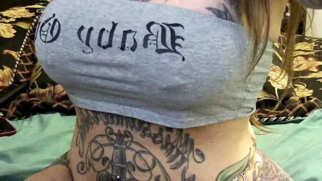 pamelagunns online show from March 19, 5:39 pm