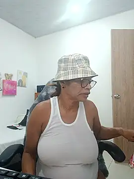 BustyMilf  online show from September 15, 4:47 pm