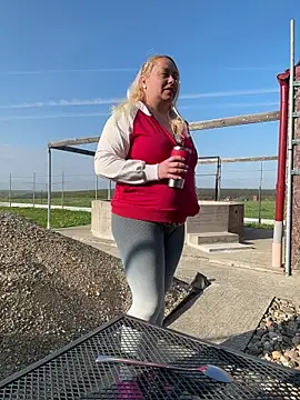 SabinaSweety online show from April 16, 6:03 am