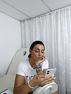 zullyxhot online show from June 6, 11:33 pm