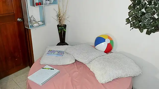 DestinyHills online show from April 8, 12:18 pm