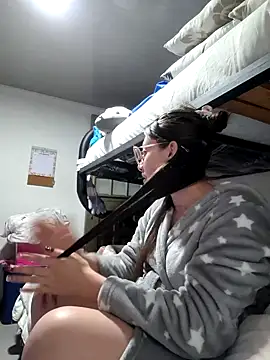 linda-schmidt online show from December 2, 2:13 am