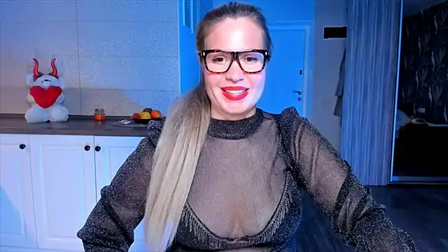 HotTiffani online show from November 30, 4:00 pm