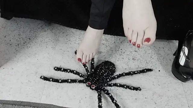  Jade 16 online show from October 13, 12:30 pm