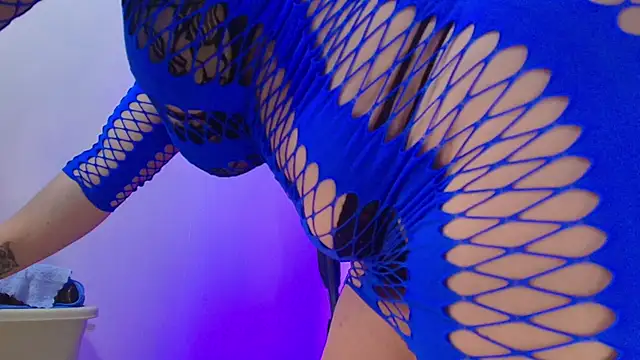 JuliRamirez online show from November 3, 12:31 pm