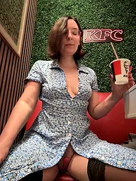 The Snowwhitee online show from October 8, 7:07 pm