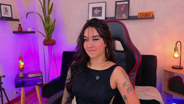 EmmyEvans1 online show from February 5, 7:50 pm