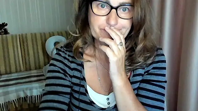 lauraoven online show from October 1, 2:22 pm