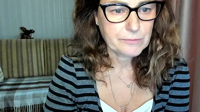 lauraoven online show from October 25, 9:06 am