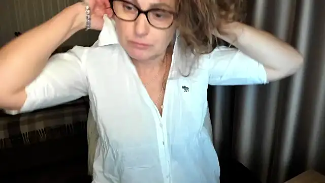 lauraoven online show from December 3, 1:13 pm