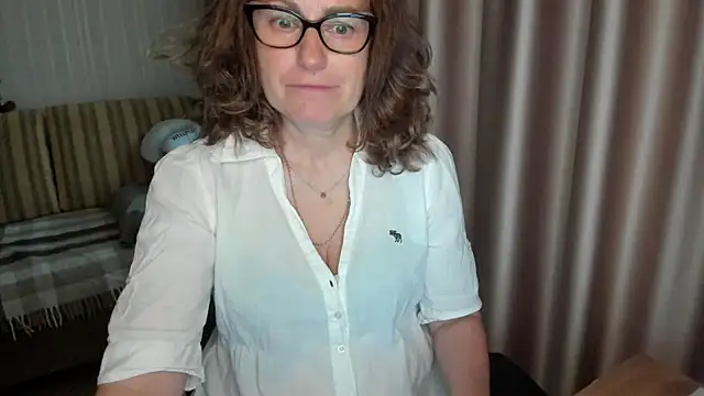 lauraoven online show from May 17, 5:45 pm