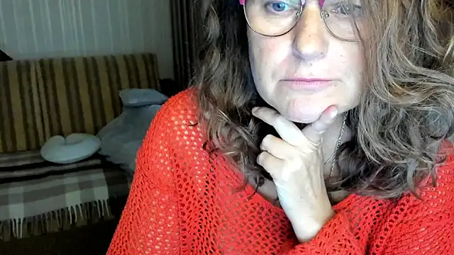 lauraoven online show from October 5, 2:33 pm