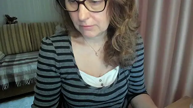 lauraoven online show from March 19, 7:24 am