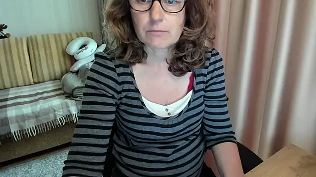 lauraoven online show from June 9, 2:16 pm