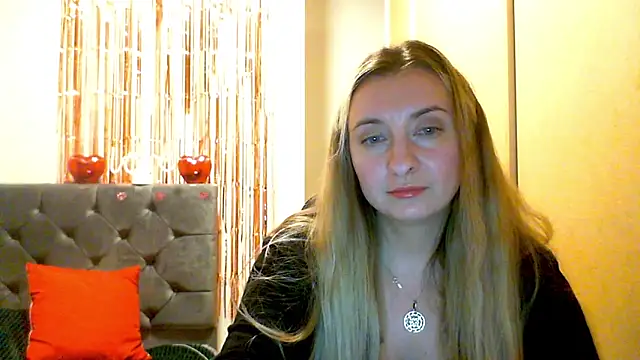 SusanCurt online show from February 25, 9:02 pm