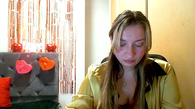 SusanCurt online show from February 9, 8:22 pm