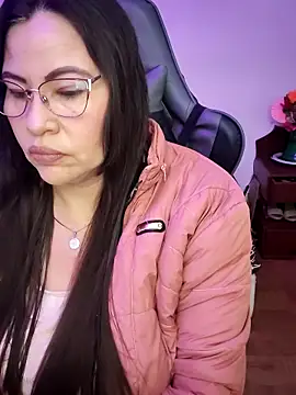 esmeralda milf online show from February 24, 7:45 pm