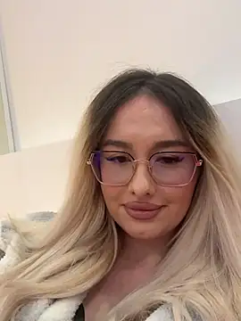 mollyxxx online show from February 6, 3:32 am