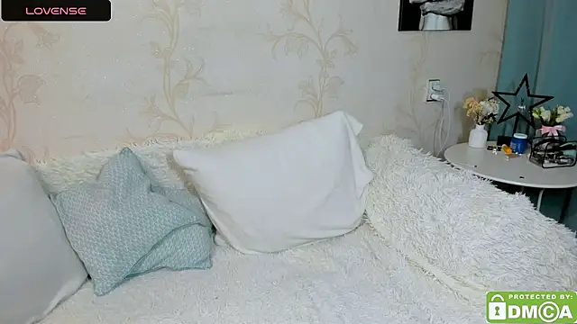 EmmaAmazingEyes online show from October 21, 4:00 pm