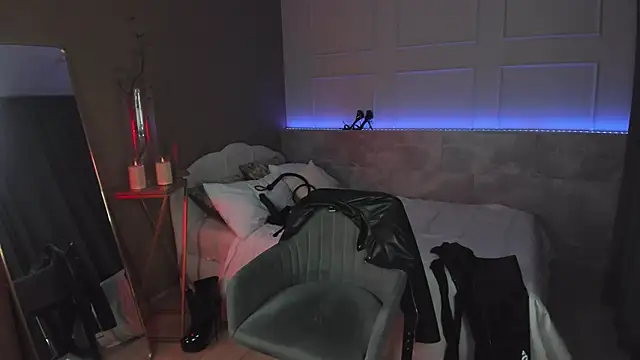 KylieMellow online show from September 22, 6:01 am