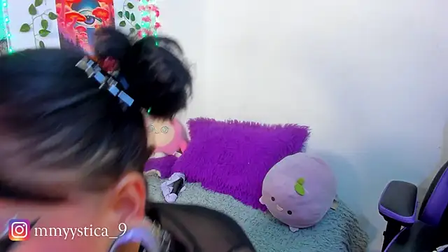 Rainnbow  online show from March 4, 8:54 am