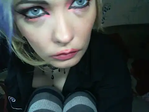 WildMissNiks online show from March 18, 9:14 am