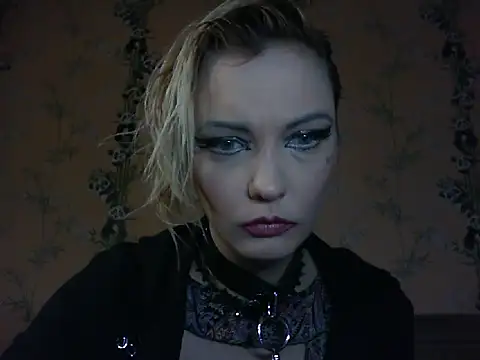 WildMissNiks online show from March 10, 8:18 am