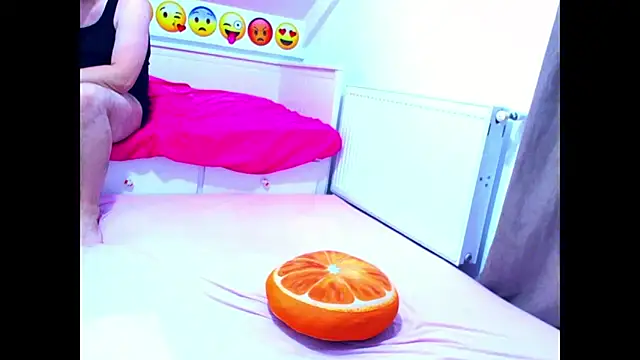 evehotty online show from February 3, 8:01 pm