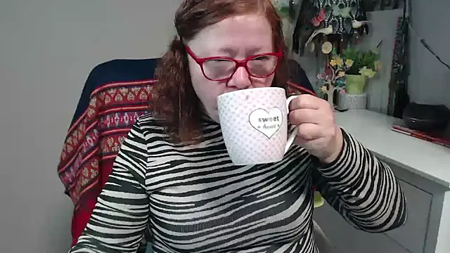 Adelewildx online show from December 2, 3:41 am