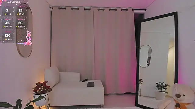 roxie gates  online show from December 1, 1:53 am