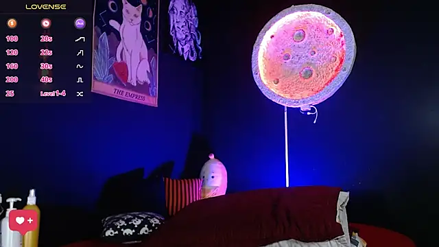 girl intense444 online show from November 7, 7:52 pm