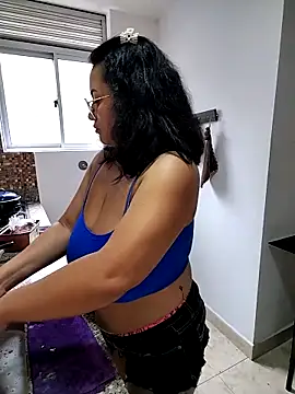 Snapshot of sharon_1 chatting on October 9, 8:46 pm sharon 1 online show from October 9, 8:46 pm