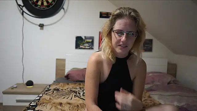 Moistdevil online show from November 22, 4:42 pm