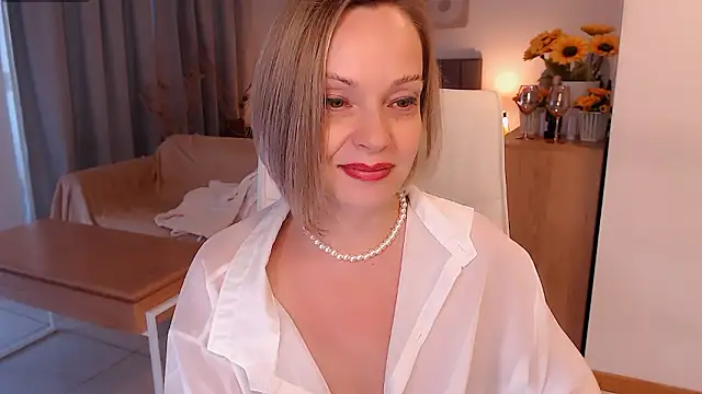 Tilly Eliot online show from February 10, 9:40 pm