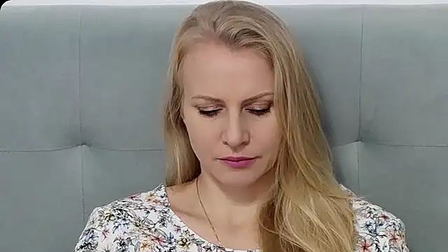 K  Adrienne online show from October 27, 6:09 am