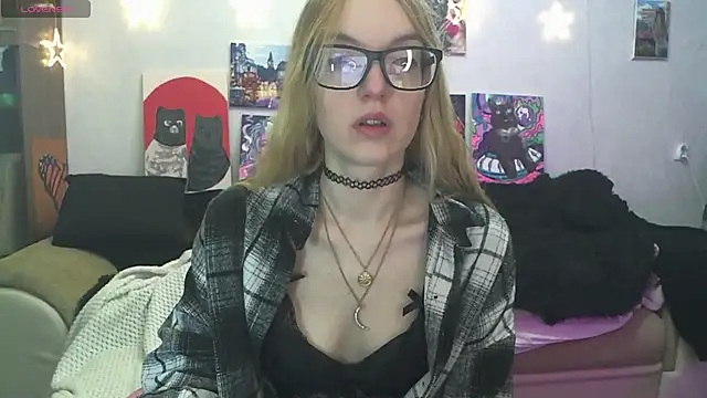 SecretSophia online show from February 8, 10:12 pm