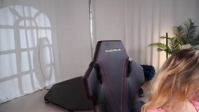 KittyCaitlin online show from August 6, 9:33 pm