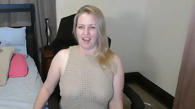 HollieBim online show from July 3, 3:07 pm