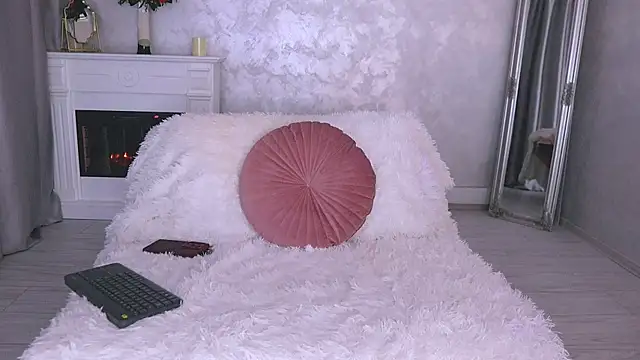 Emilly Will online show from November 23, 5:36 pm