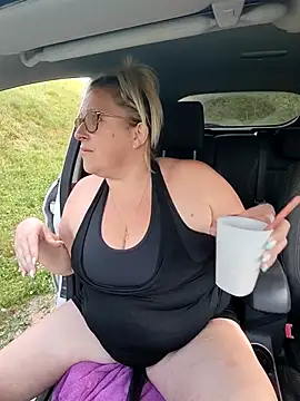 winniess40 online show from April 18, 3:03 pm