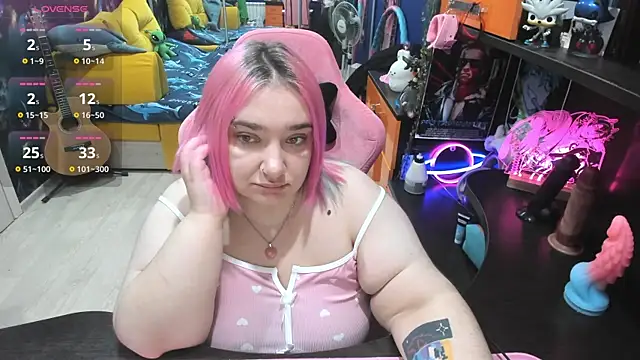 Snapshot of Softie_Sofy chatting on October 6, 11:20 pm Softie Sofy online show from October 6, 11:20 pm
