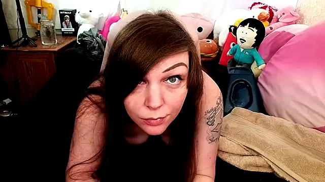 GamerGirlRoxyAndLee online show from December 13, 9:10 pm