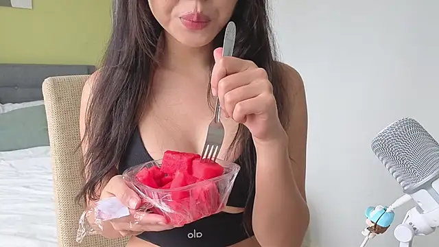 TammiLou online show from November 8, 6:07 am