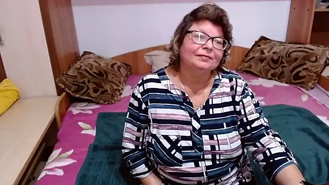 Snapshot of SweetMommaX chatting on October 16, 1:58 pm SweetMommaX online show from October 16, 1:58 pm