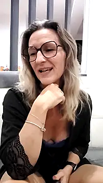 Snapshot of dancing_sexy_doll chatting on October 24, 8:05 pm dancing sexy doll online show from October 24, 8:05 pm