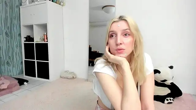 KenzieDawton online show from April 11, 4:21 pm