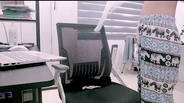 Shyn   online show from April 19, 4:23 am