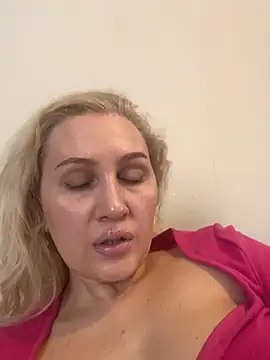 YourBlondee online show from March 10, 3:43 am
