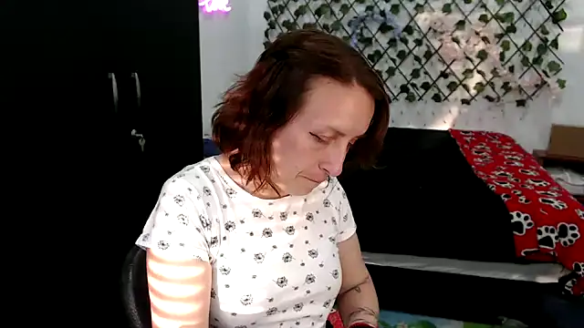 kittykalor09 online show from April 3, 10:41 pm