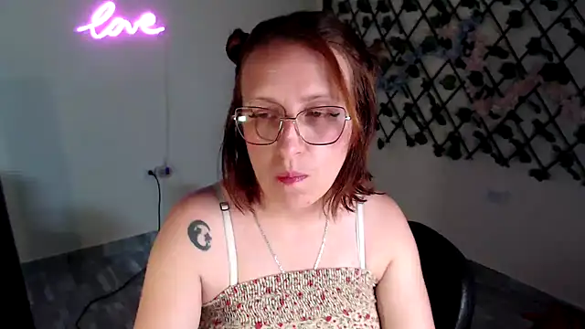 kittykalor09 online show from April 17, 2:02 am